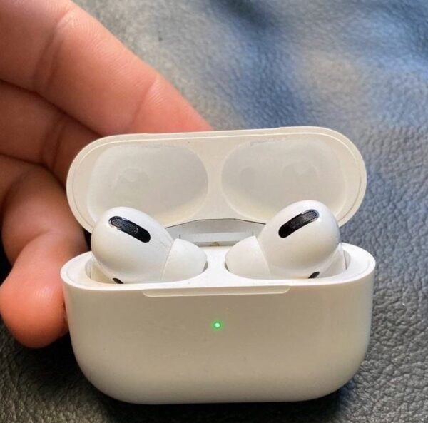 هدفون بی‌ سیم دوگوش مدل AirPods Pro دارای محفظه شارژ و نگهداری